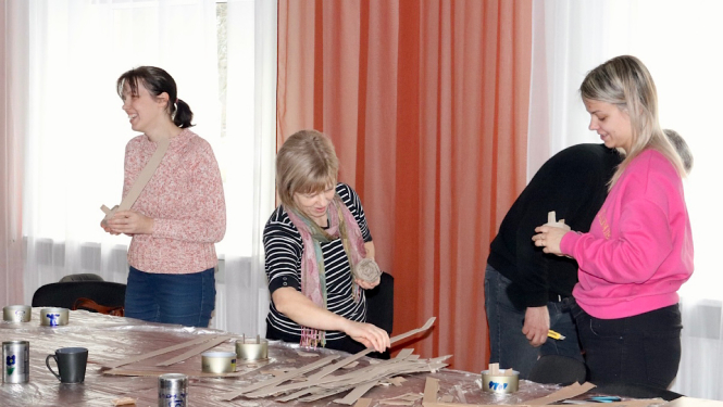 Gatavo ierakumu sveces ukraiņu karavīriem