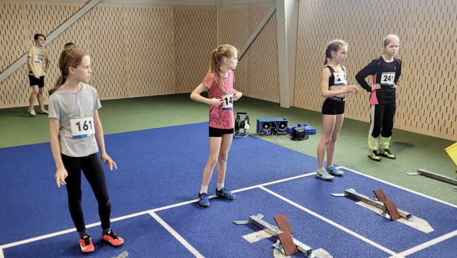 Sacensību dalībnieki uz starta