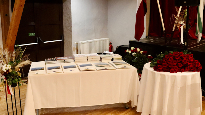 Pašvaldības apbalvojumi un ziedi