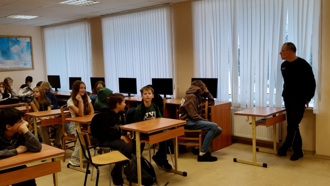 Ventspils novada pašvaldības policija Užavas pamatskolā vada izglītojošās lekcijas