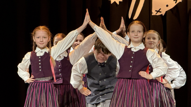 Dejo bērnu deju kolektīvs