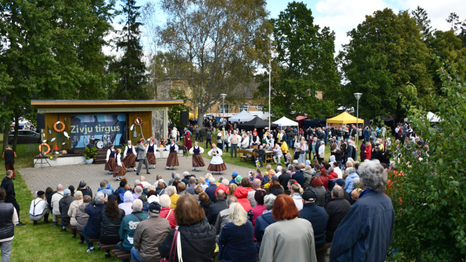 Užavas zivju tirgū valdīja rosība