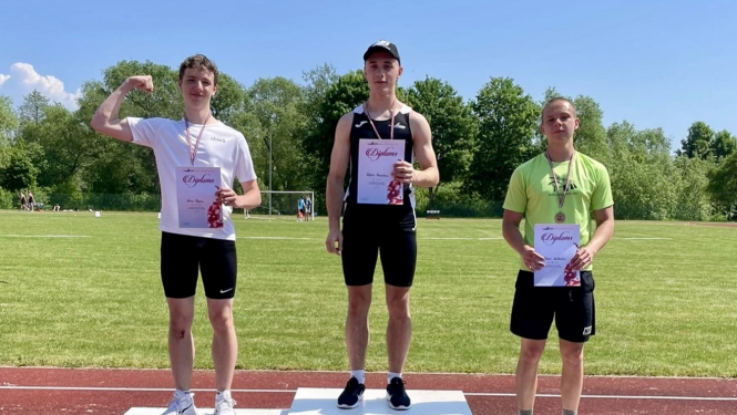 Sportisti ar diplomiem