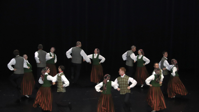 Dejo tautas deju kolektīvs