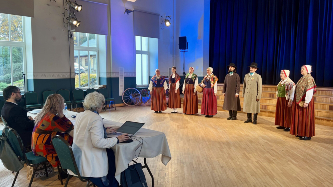 Dzied folkloras kopa