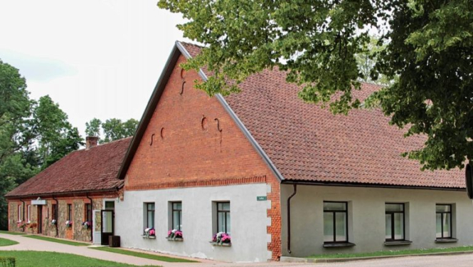 Popes kultūras nama ēka