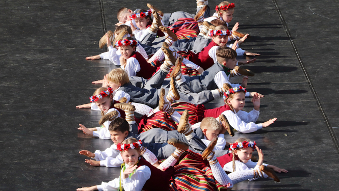 Dejo bērnu deju kolektīvs