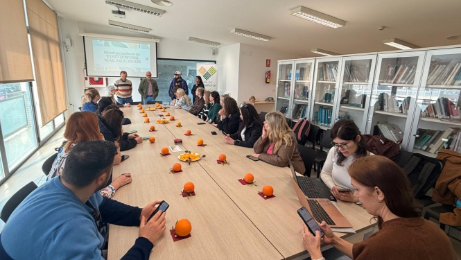 Ventspils novada Izglītības pārvaldes vadītājas vietniece Sibilla Veģe un Piltenes kultūras nama vadītāja Zane Jope devās pieredzes apmaiņas braucienā uz Spāniju