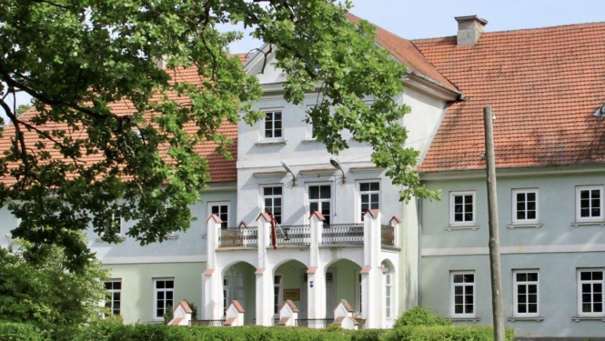 Popes pamatskolas ēka