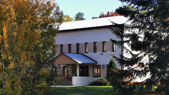 Puzes bibliotēkas ēka