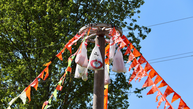 Umurkumurs un karodziņi