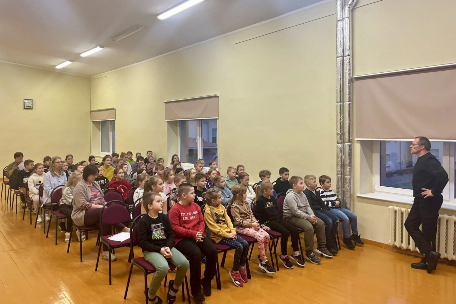 Zūru pamatskolā viesojās pašvaldības policijas priekšnieks