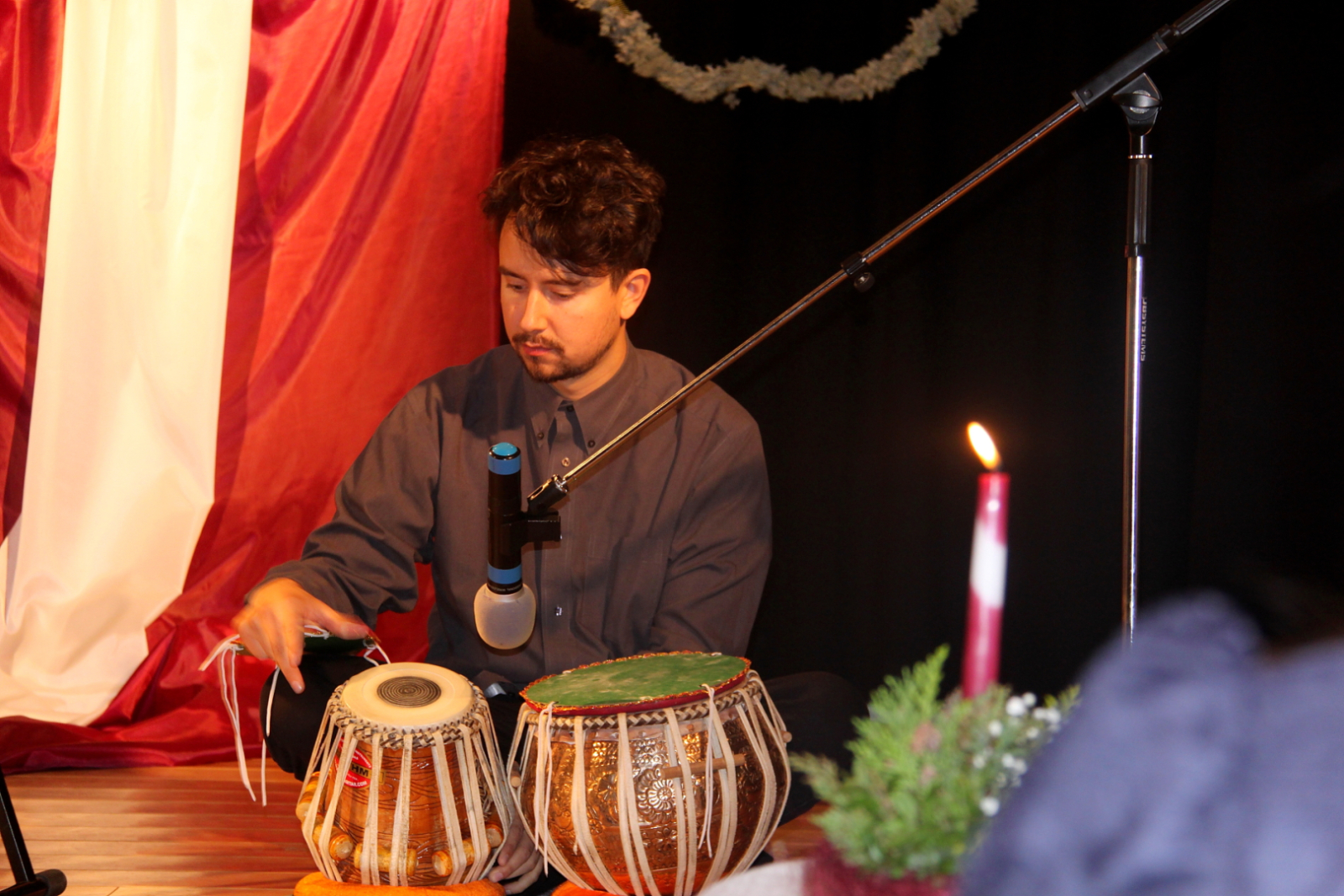 Vīrietis ar bungām