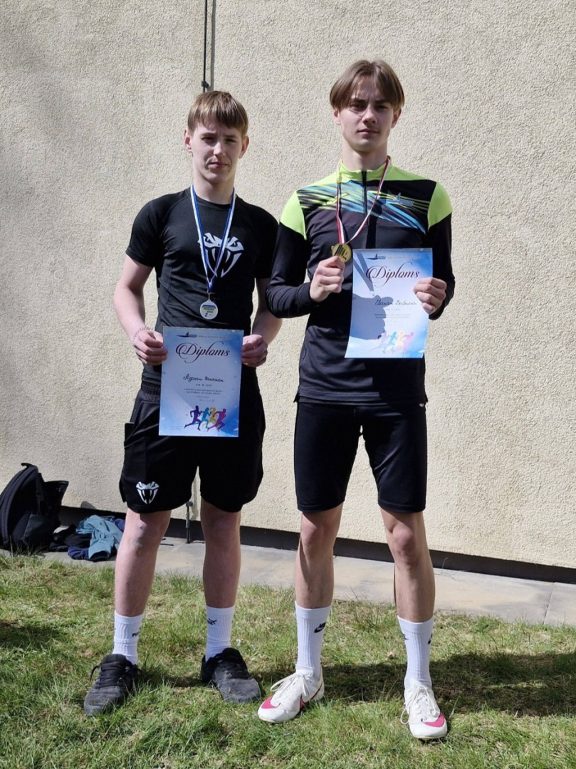 2010. gada dzimušie sportisti