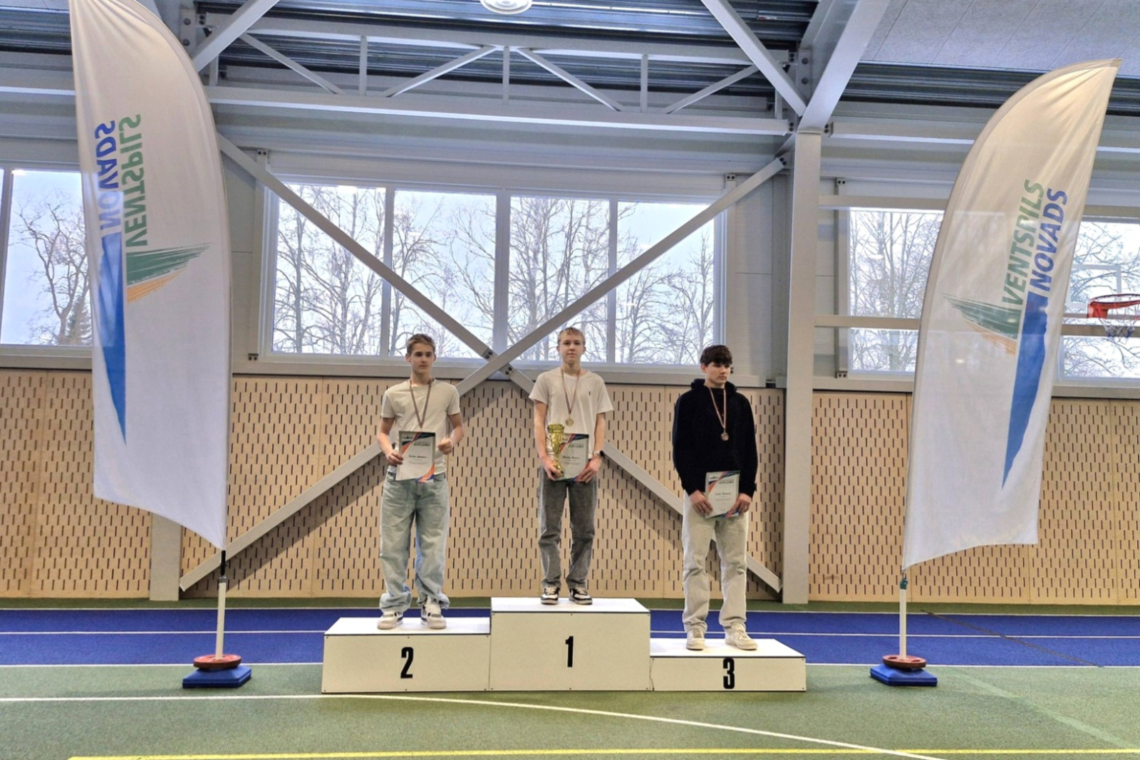 600m zēnu pjedestāls