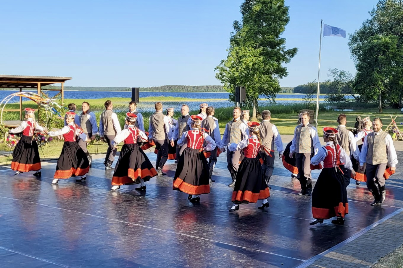 Dejo tautas deju kolektīvs