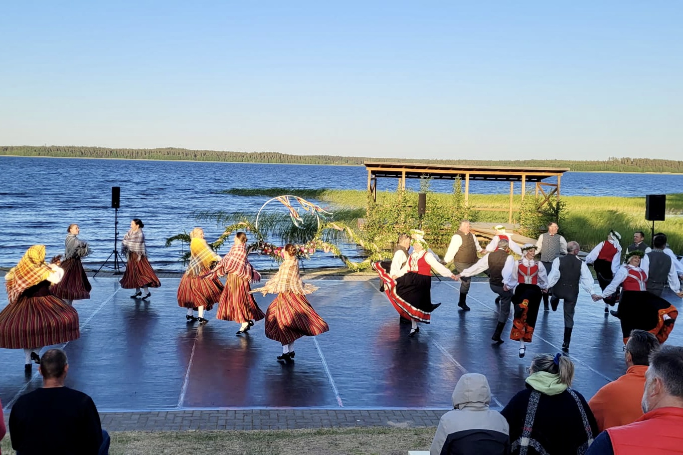 Dejo tautas deju kolektīvs