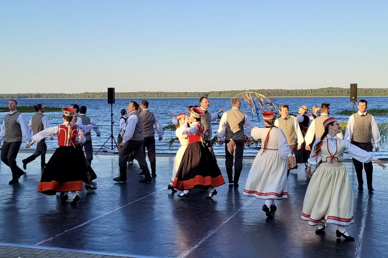 Dejo tautas deju kolektīvs