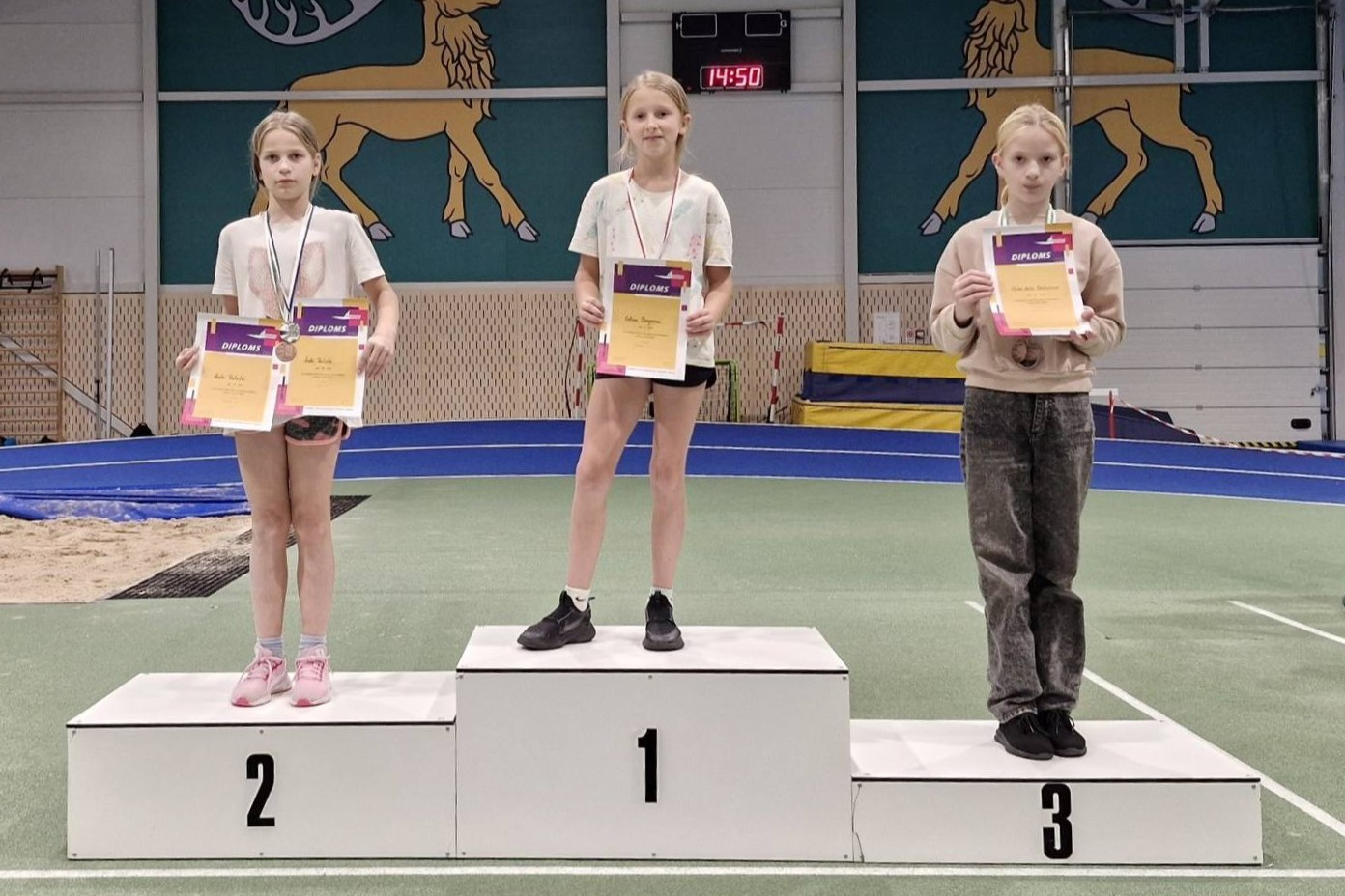 Augstlēkšanas U12 meiteņu pjedestāls