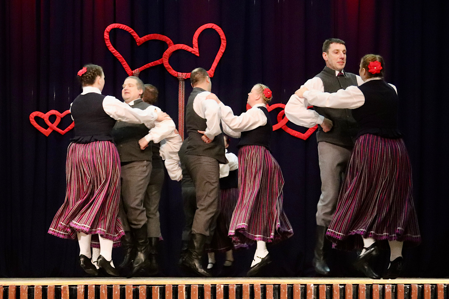 Dejo tautas deju kolektīvs