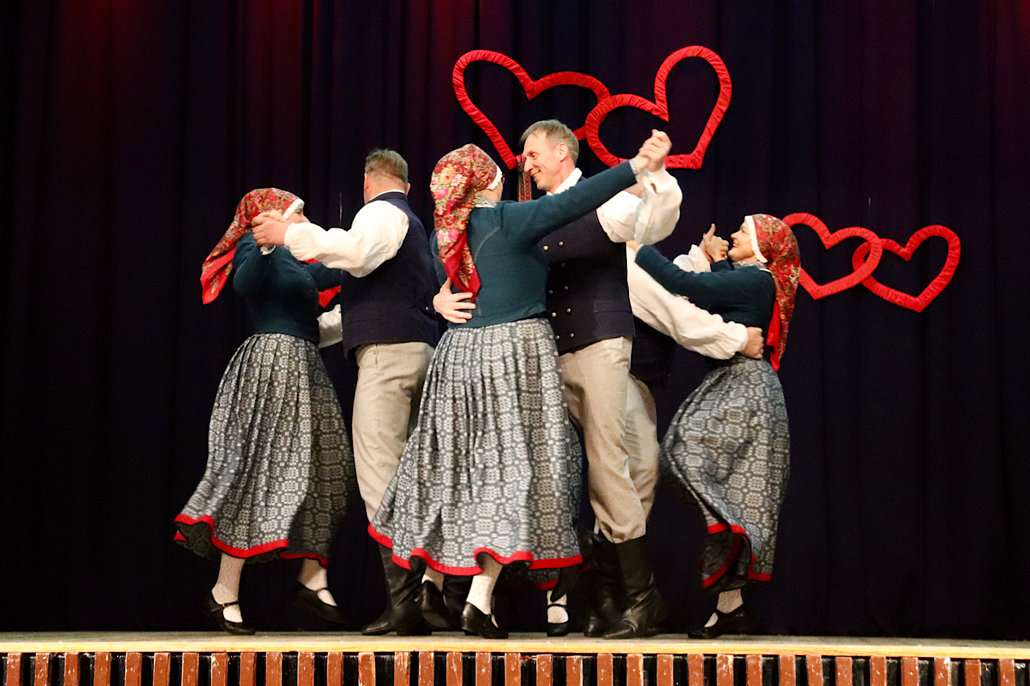 Dejo tautas deju kolektīvs