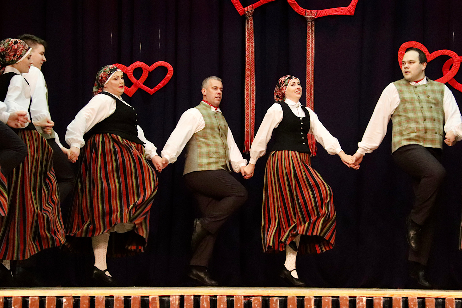 Dejo tautas deju kolektīvs