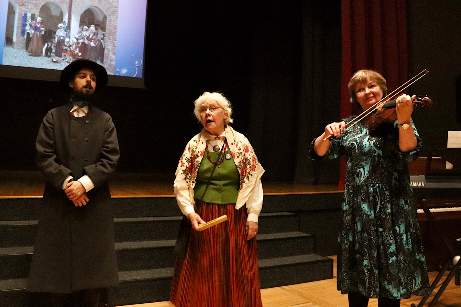 Dzied folkloras kopa