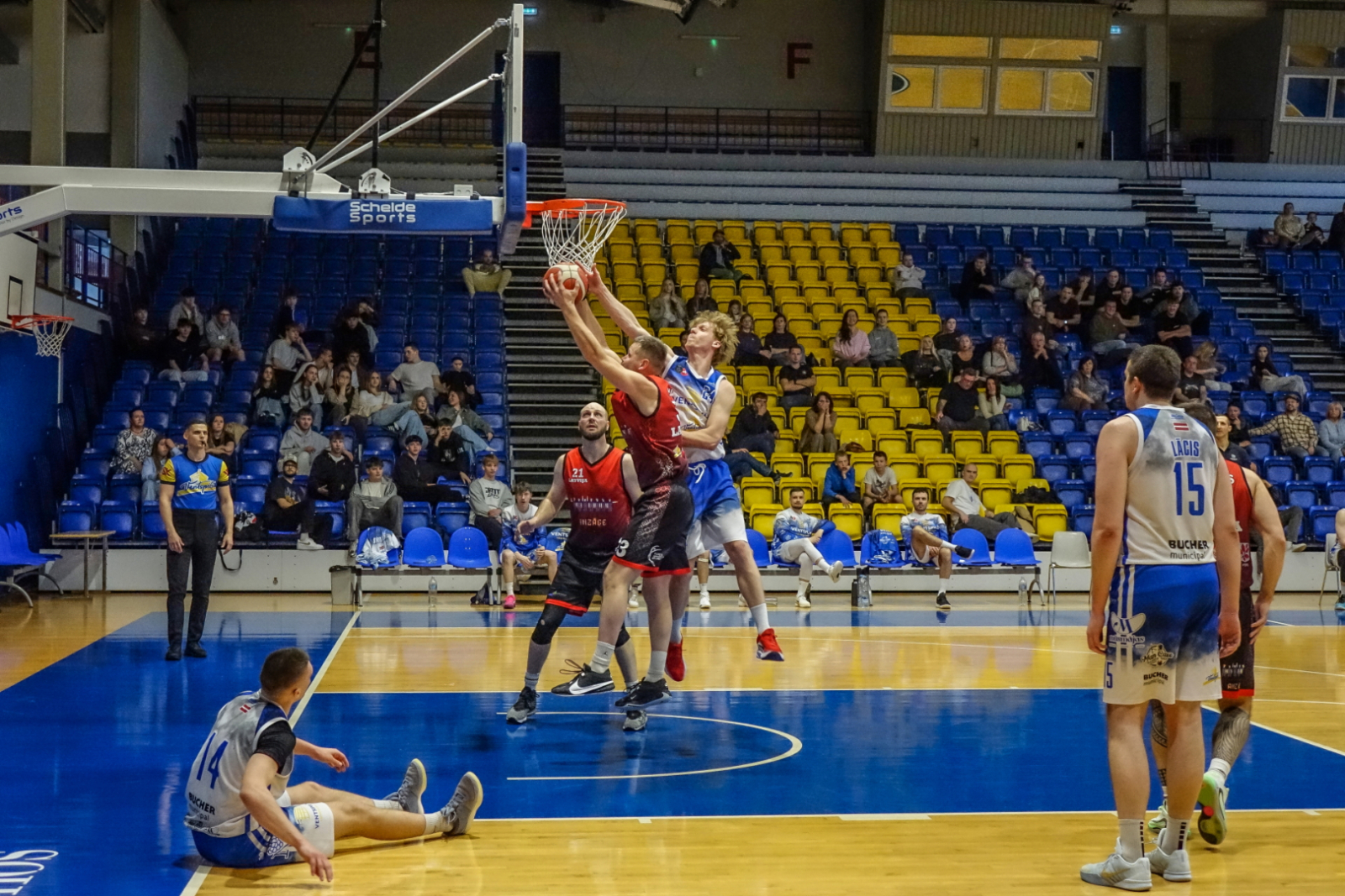 Komanda spēlē pret Ventspils Tehikumu
