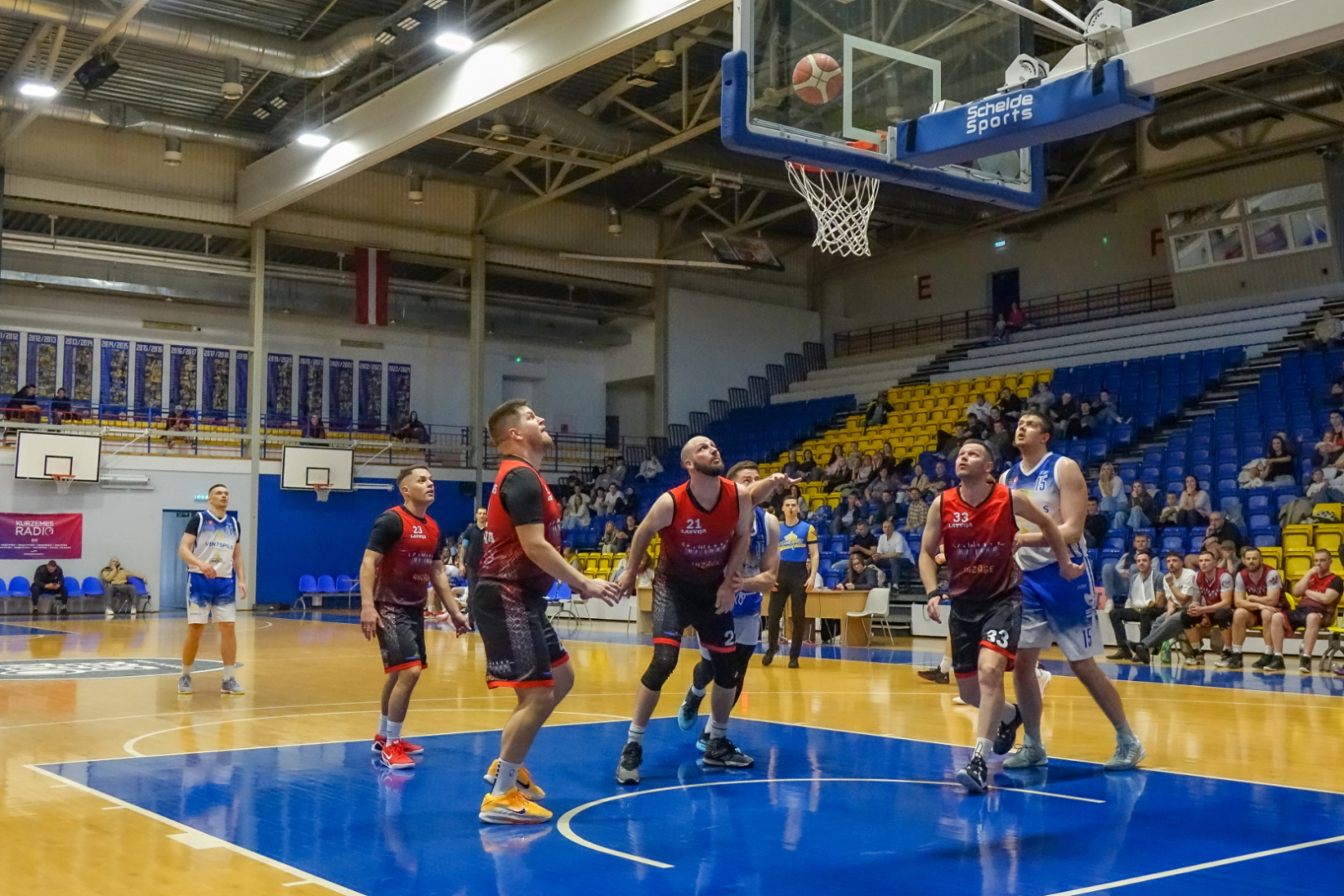 Komanda spēlē pret Ventspils Tehikumu