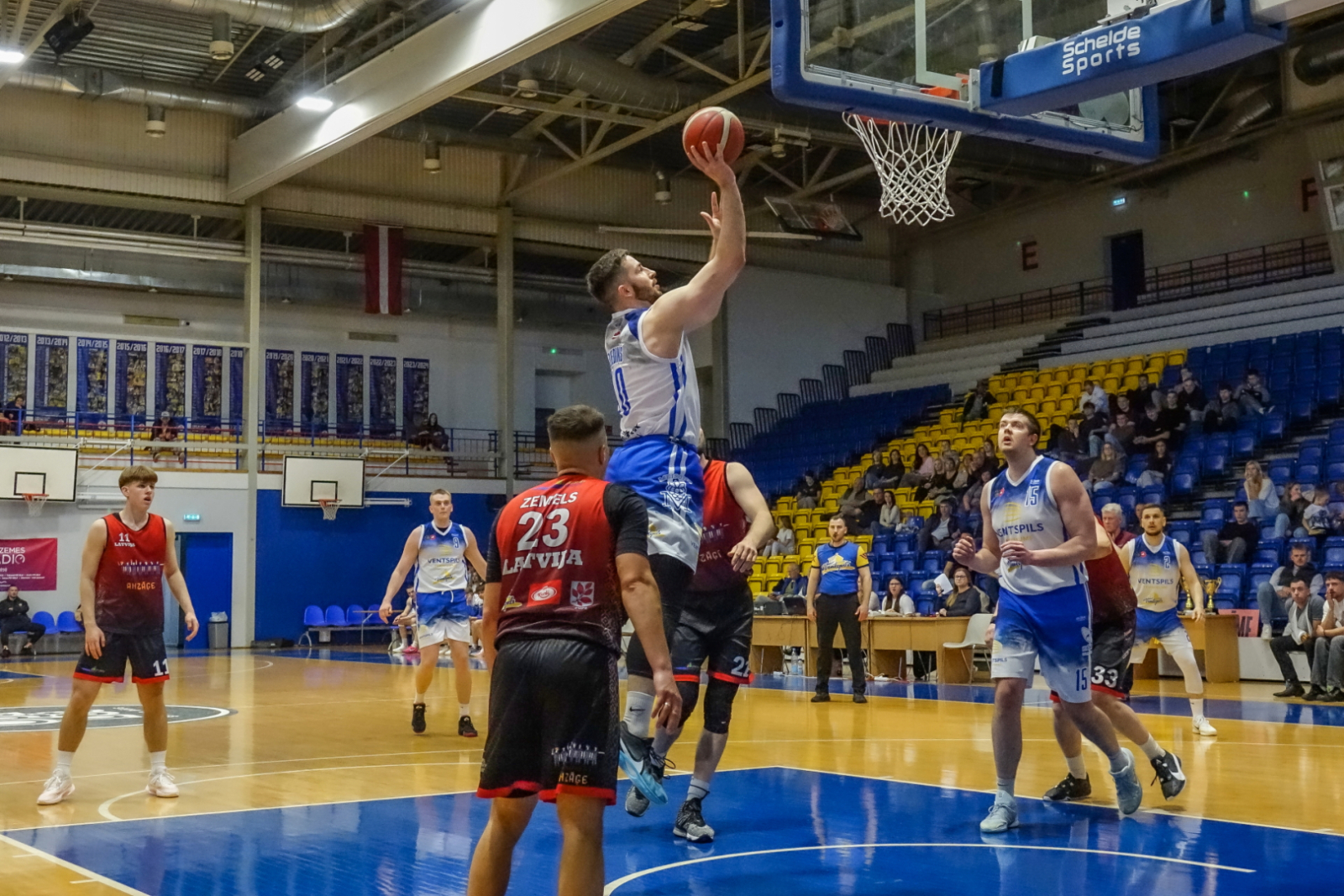 Komanda spēlē pret Ventspils Tehikumu