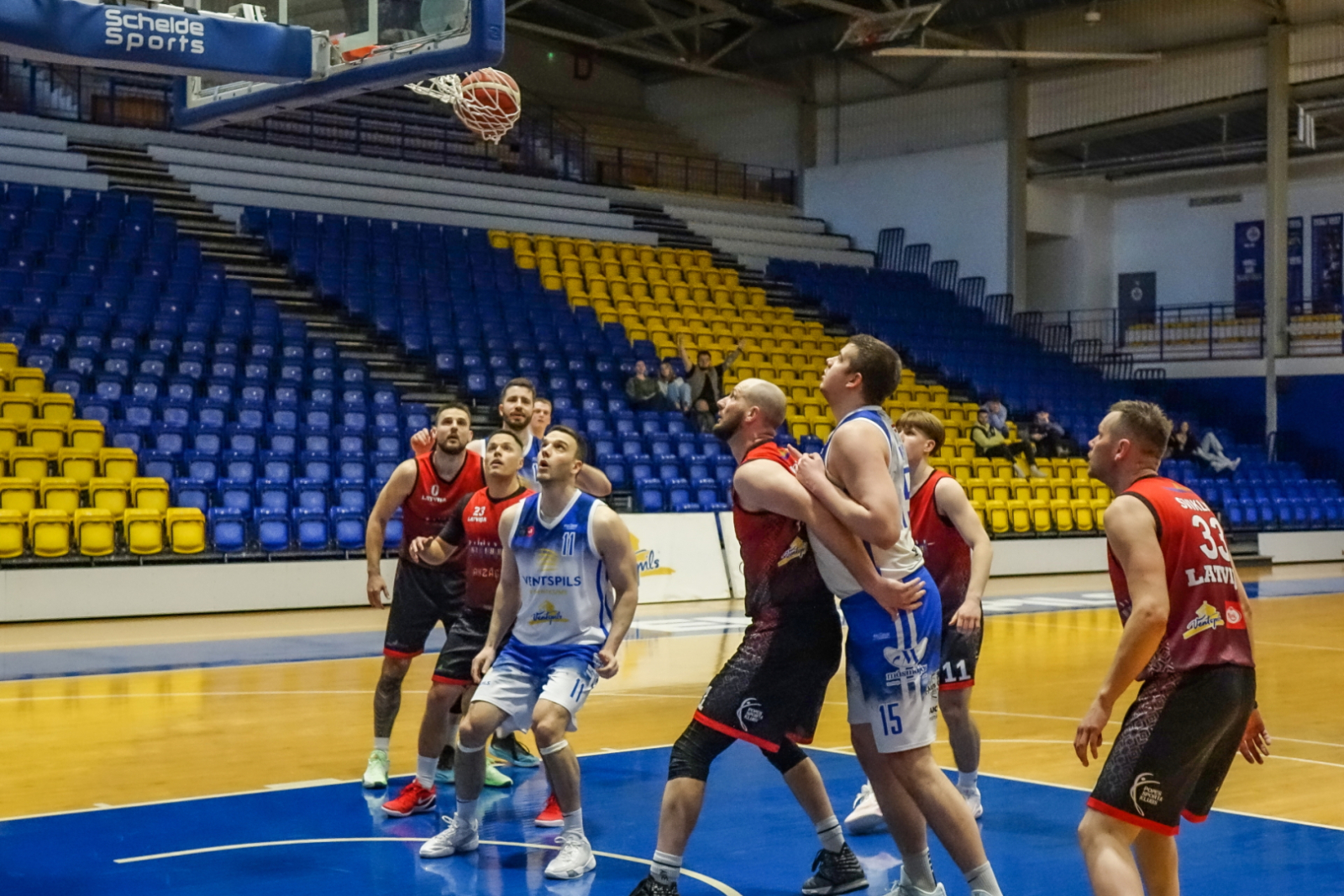Komanda spēlē pret Ventspils Tehikumu