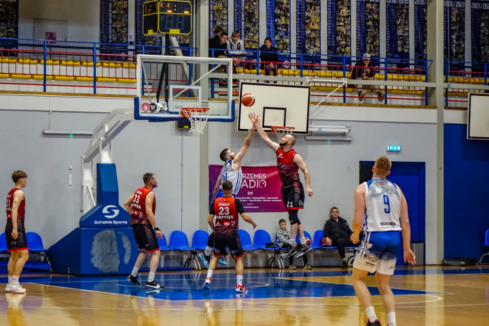 Komanda spēlē pret Ventspils Tehikumu