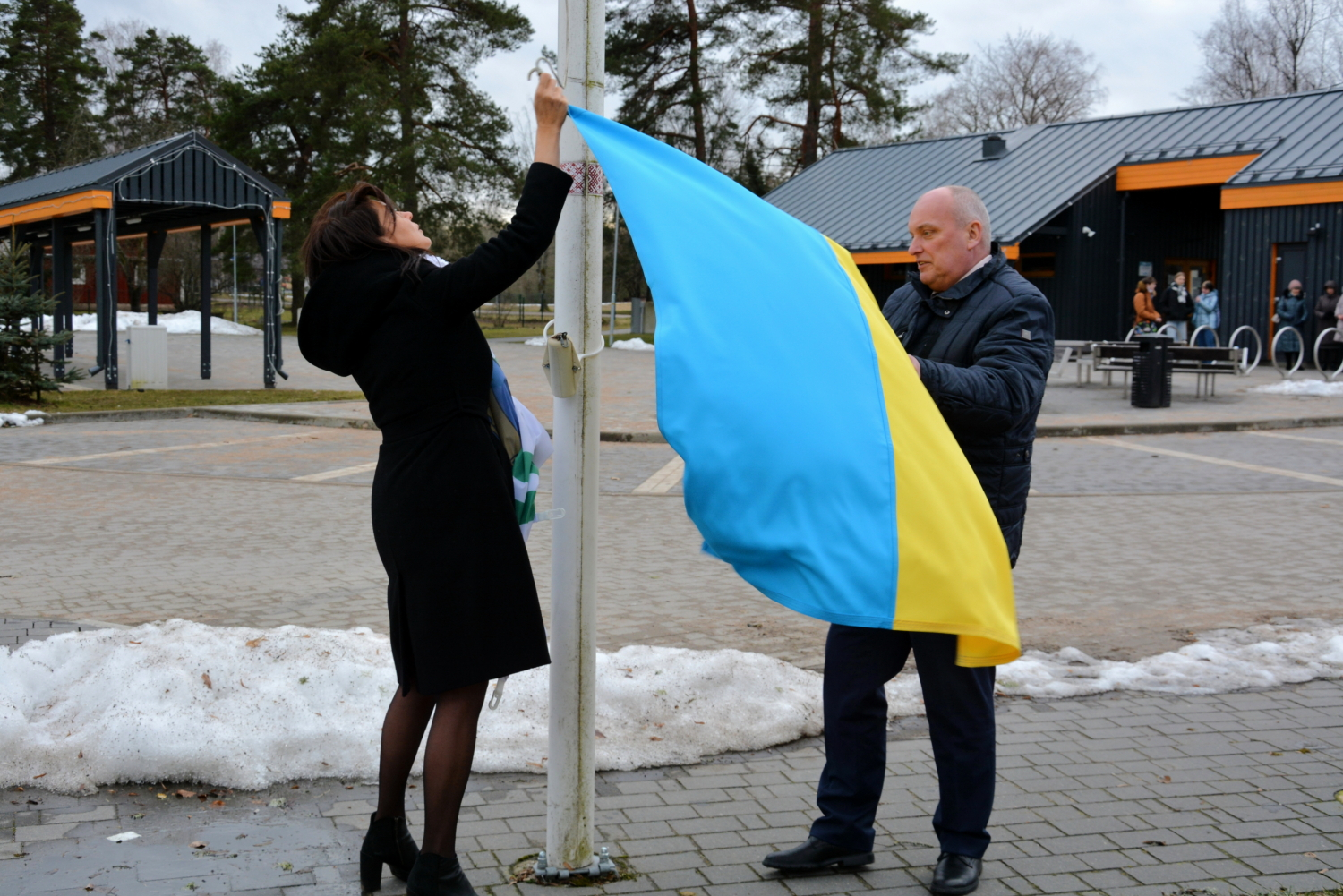 Tiek pacelts Ukrainas karogs