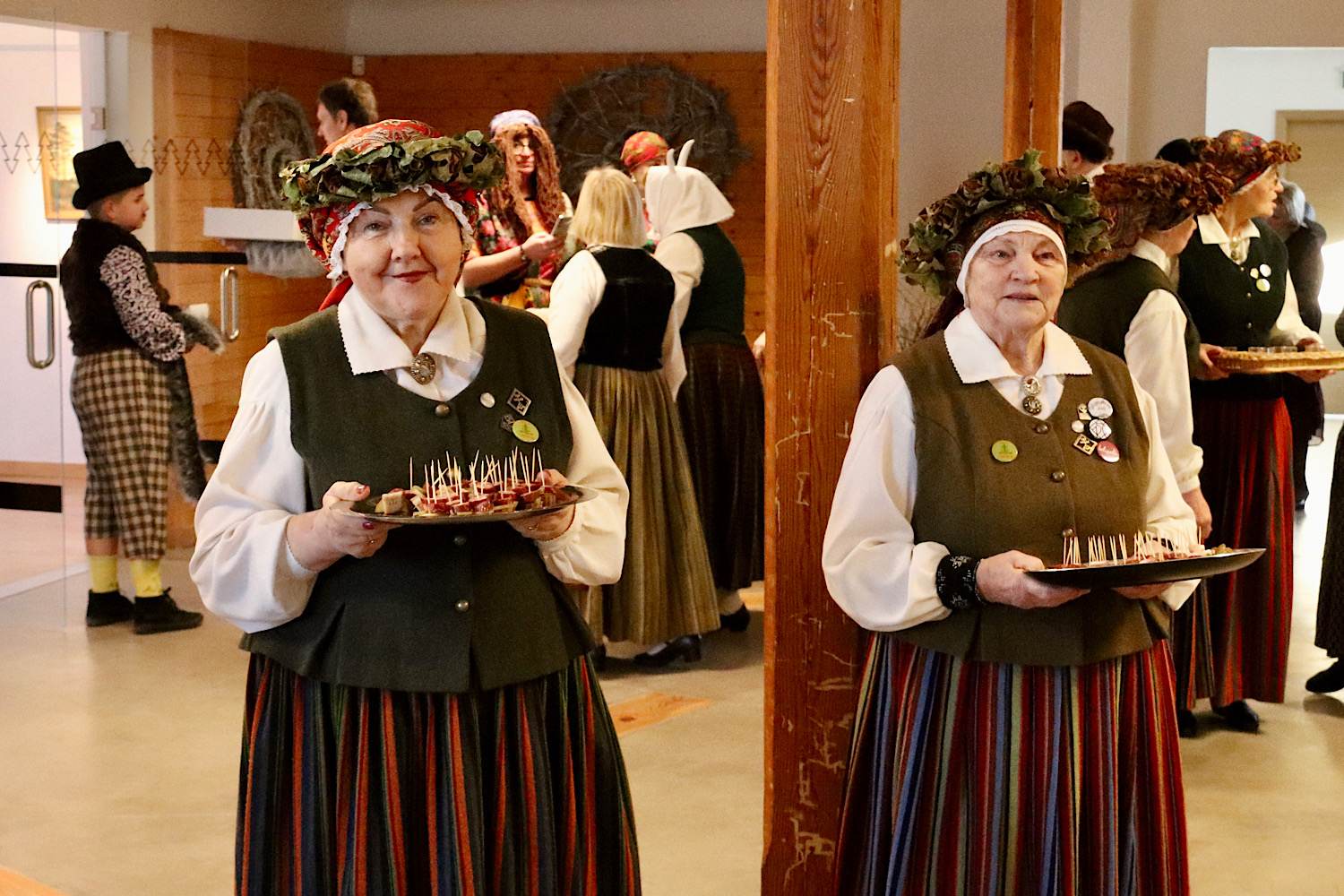 Sagaida viesus folkloras kopa