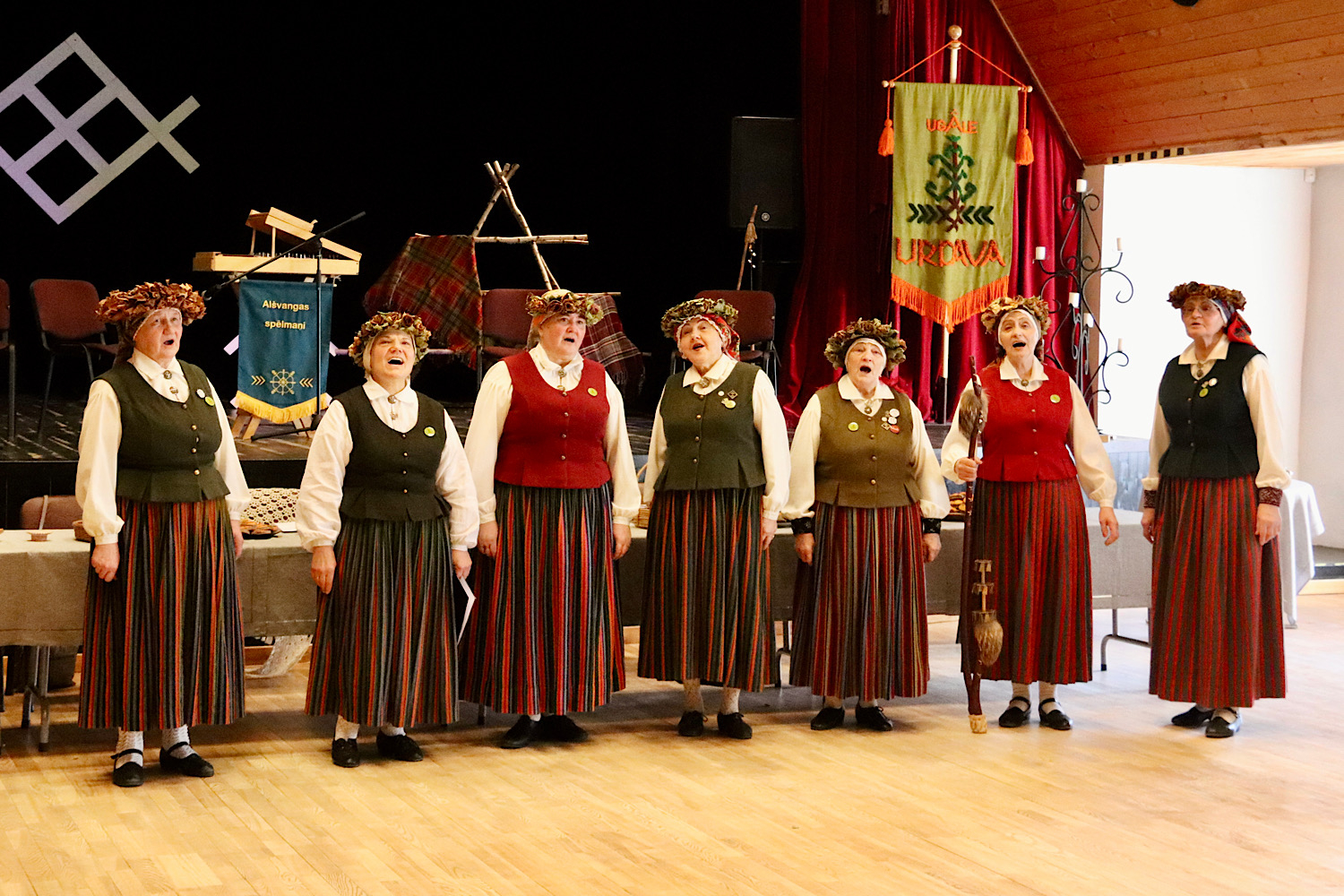 Dzied folkloras kopa