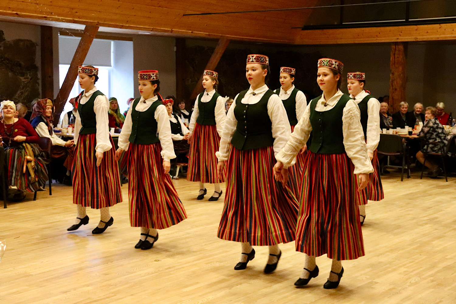 Dejo tautas deju kolektīvs