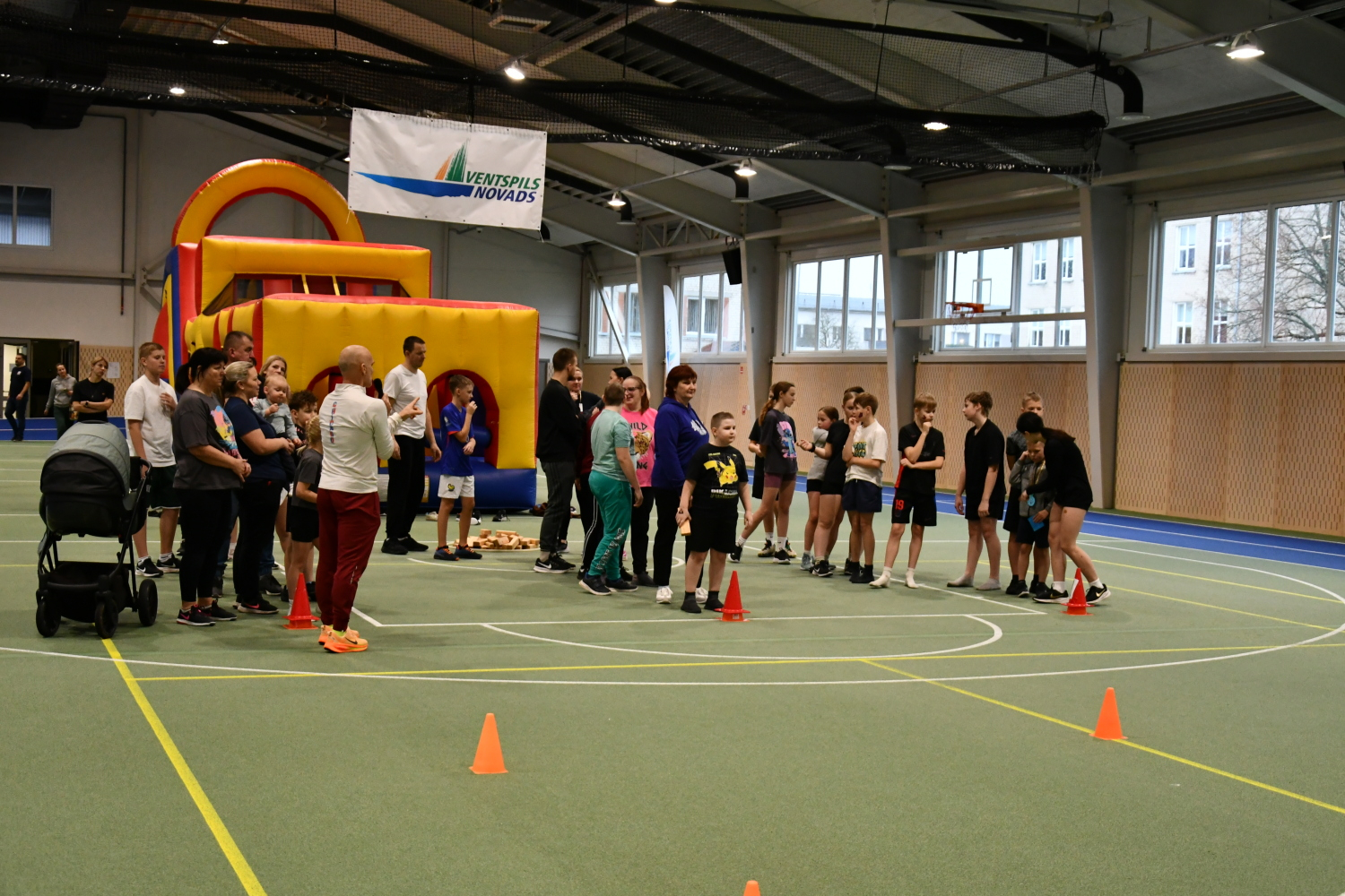 Bija arī skriešanas stafetes