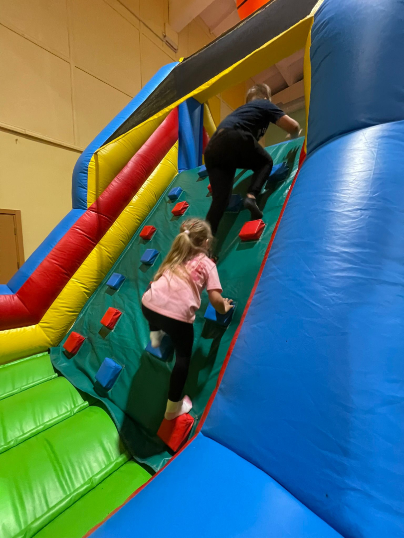 Zūrās arī bija piepūšamās atrakcijas