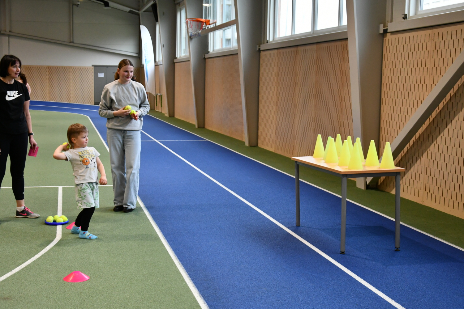 Ģimenēm bija jānogāž konusi