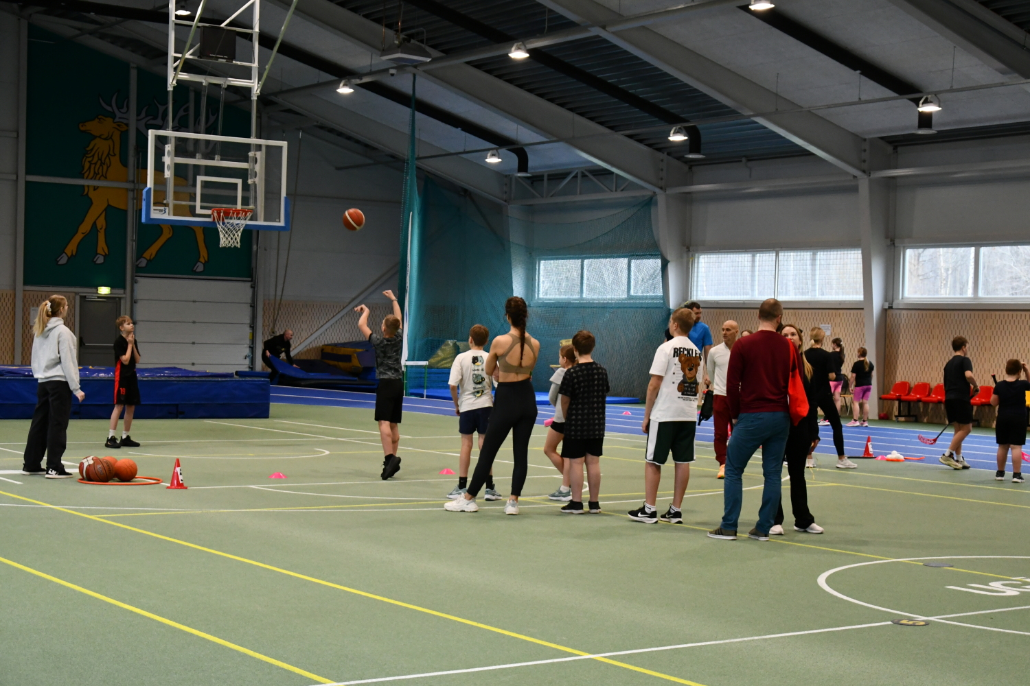 Ugāle bija jāmet soda metiens grozā