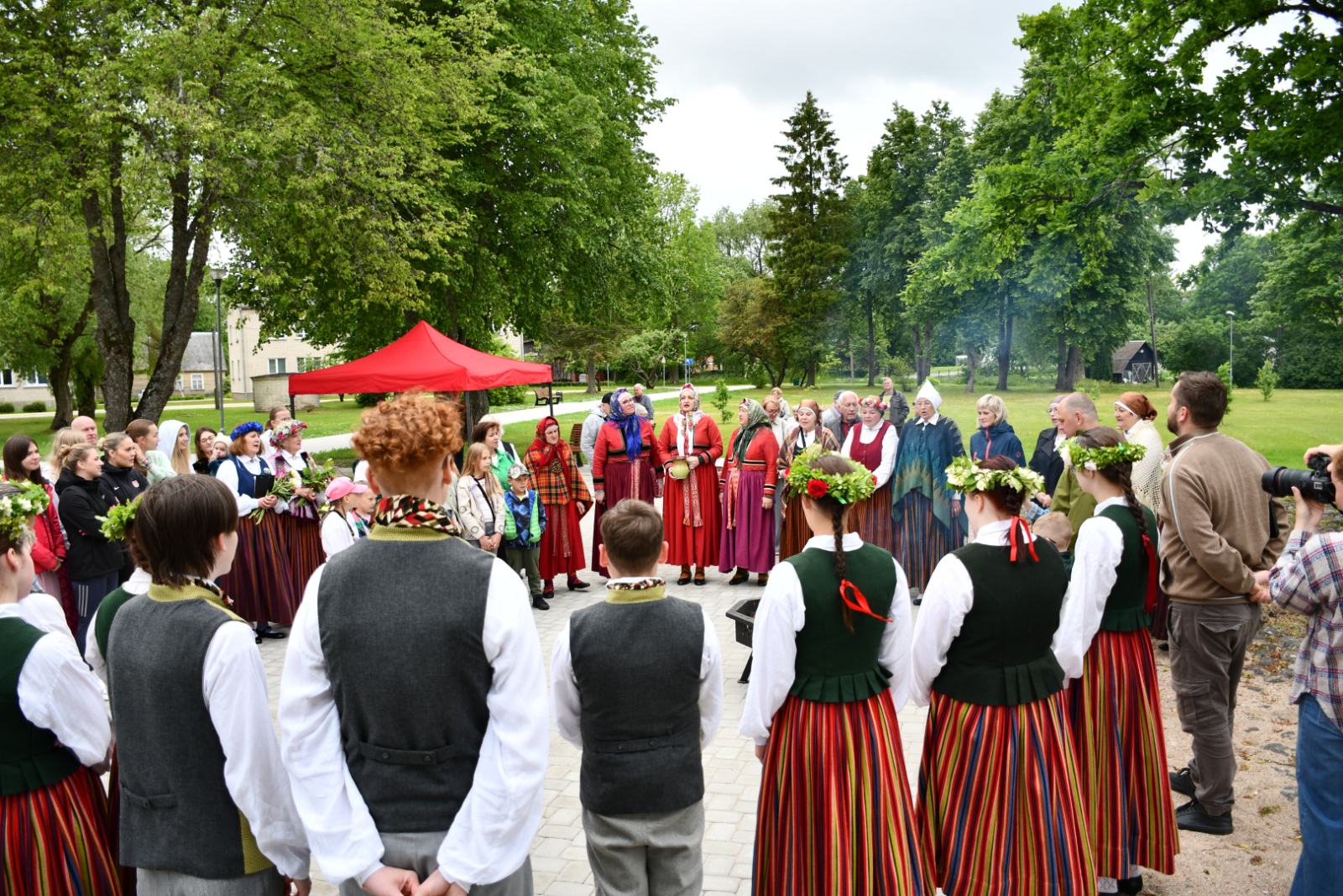 Dalība kamoliņu rituālā