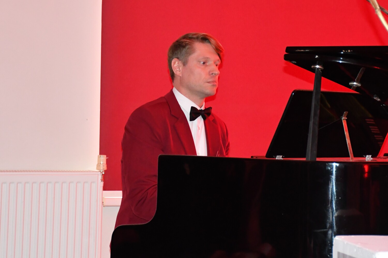 Anatolijs Livča pie klavierēm