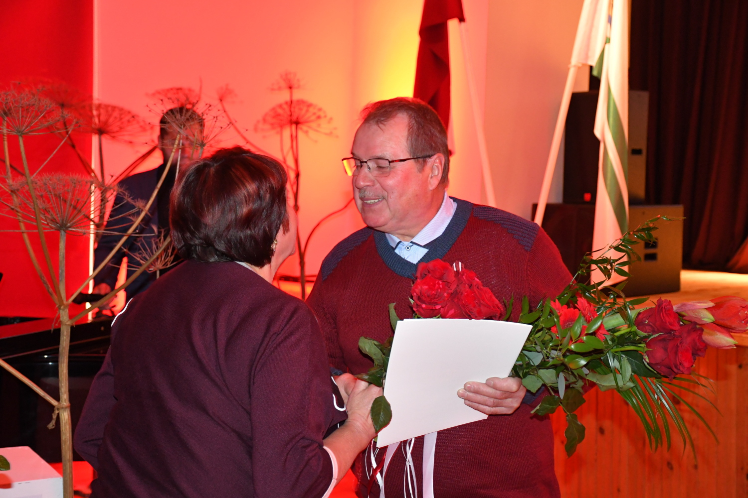 Tiek pasniegti atzinības rakstis