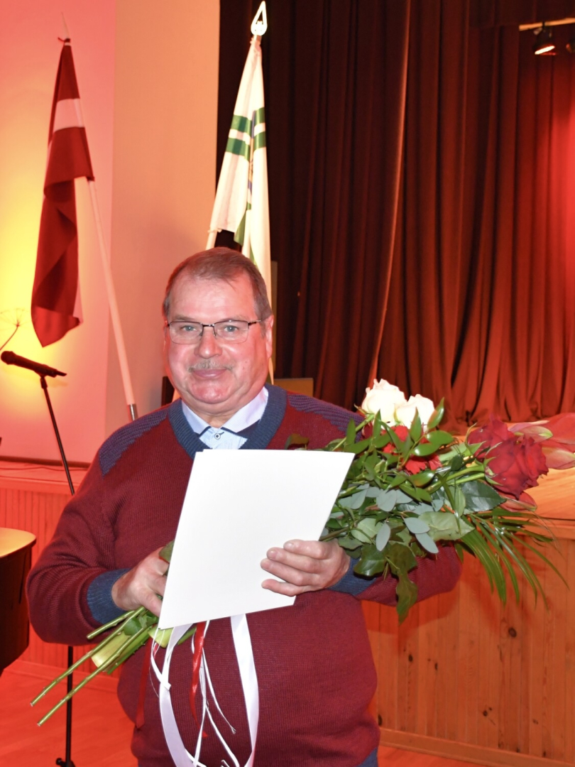 Tiek pasniegti atzinības rakstis