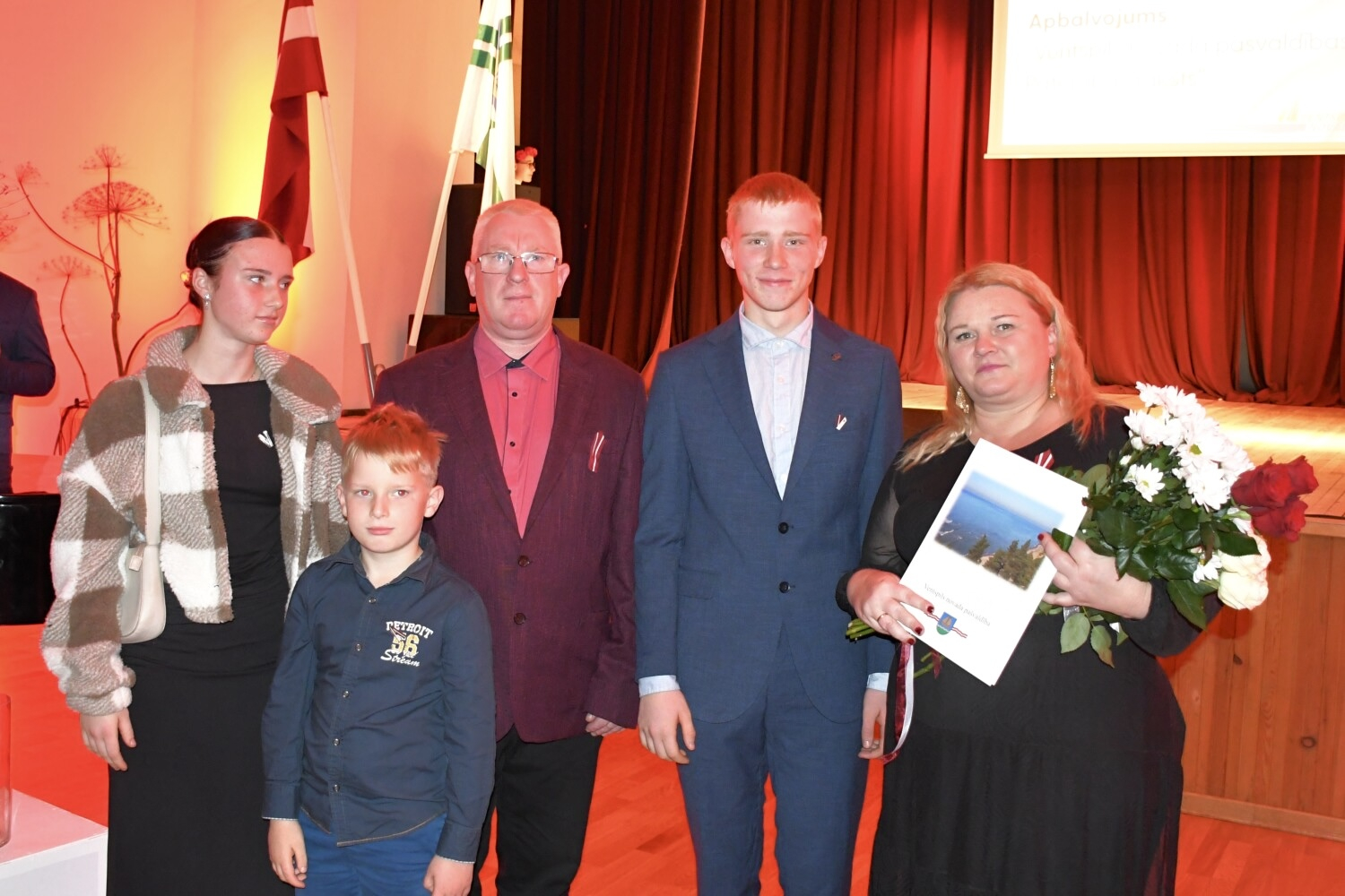 Tiek pasniegti atzinības rakstis