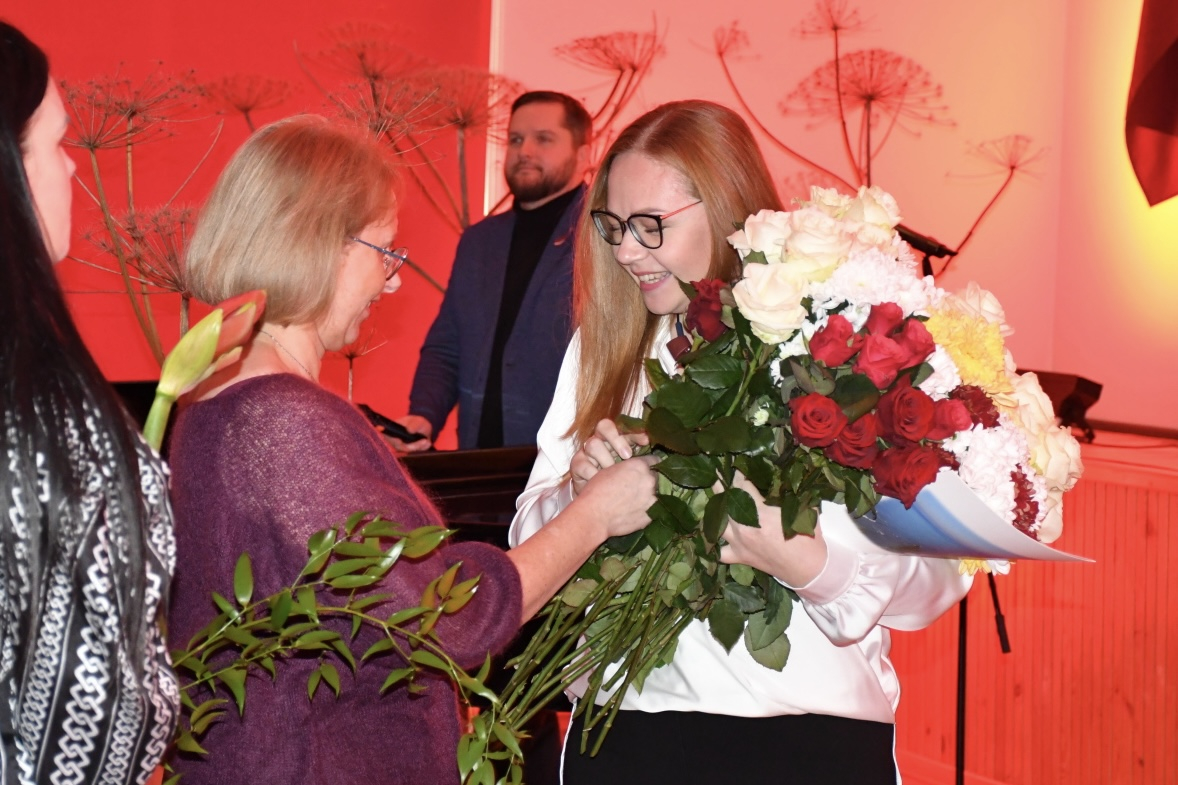 Tiek pasniegti atzinības rakstis