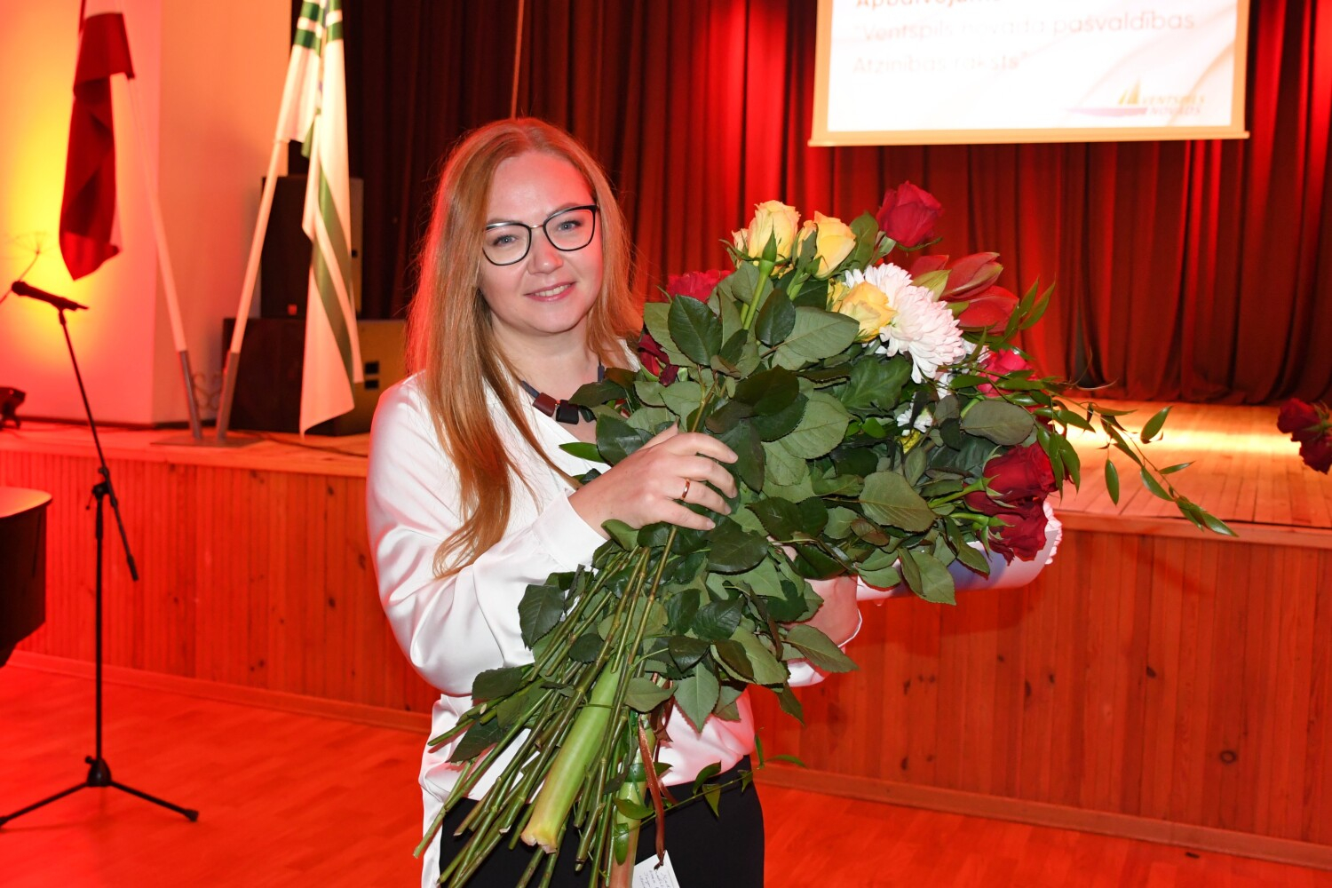 Tiek pasniegti atzinības rakstis