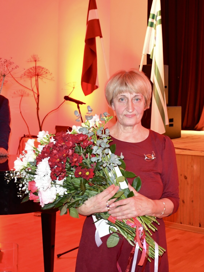 Tiek pasniegti pateicības raksti