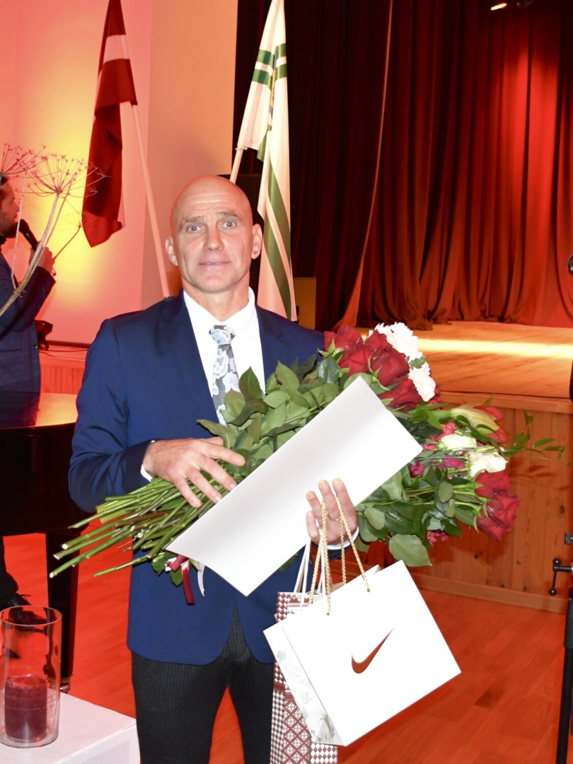 Tiek pasniegts Goda raksts