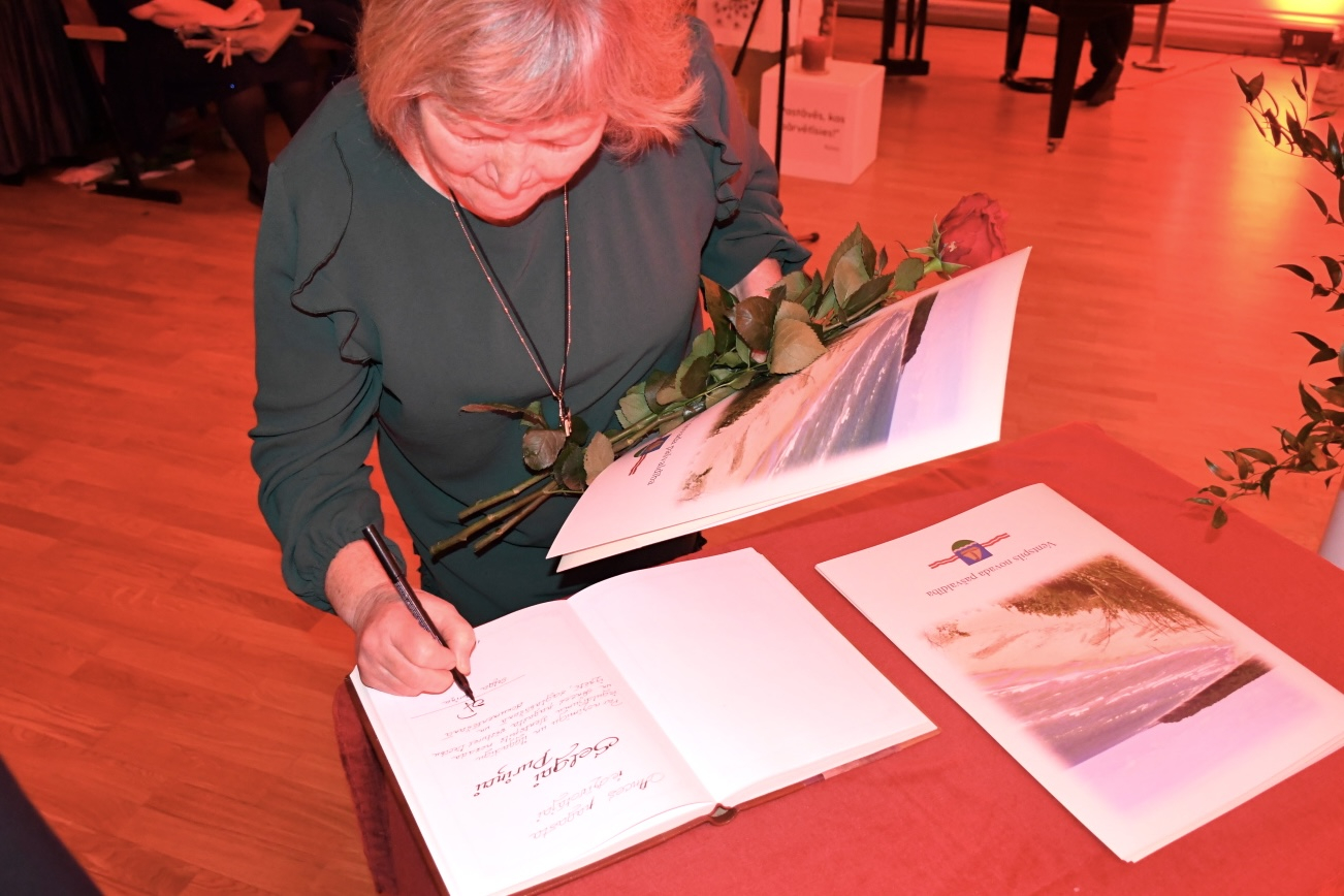 Tiek pasniegts Goda raksts